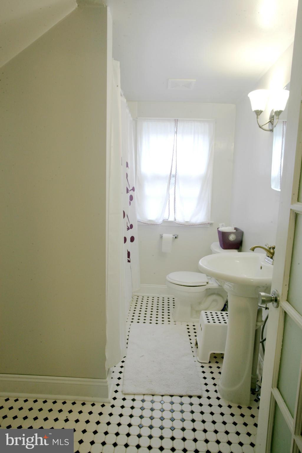 28 Summerfield Road Baltimore, MD 21207 - Photo 19 of 24 Bath