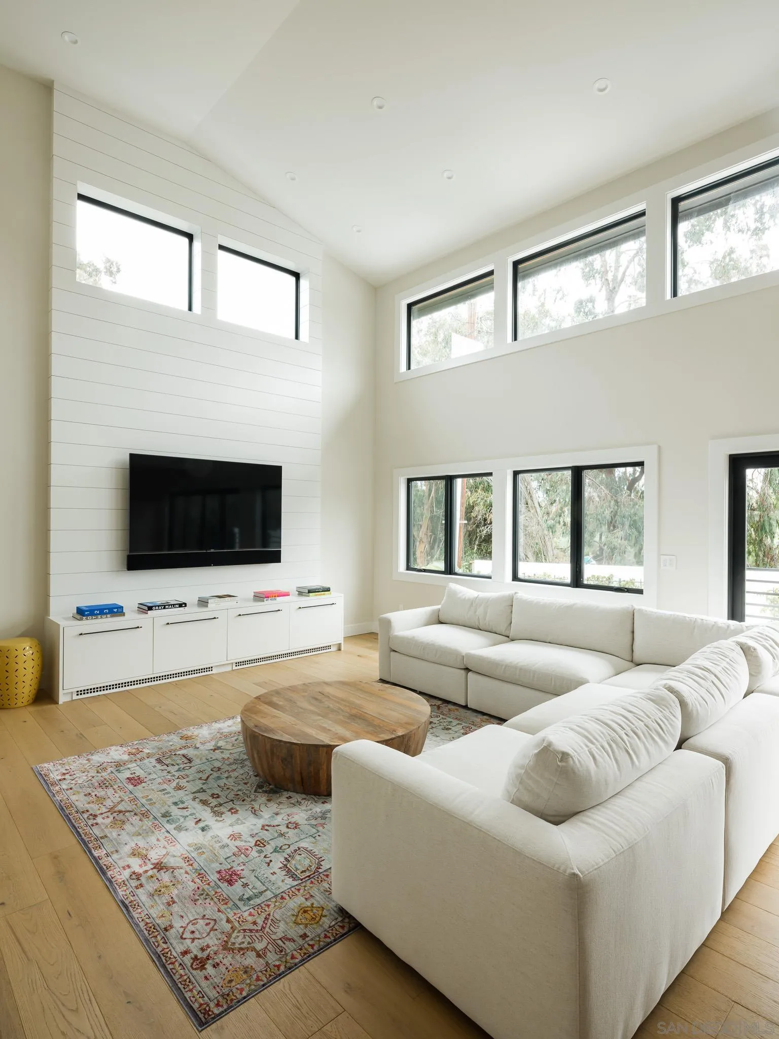 631 Stratford Drive Encinitas, CA 92024 - Photo 3 of 52 a living room with furniture and a flat screen tv