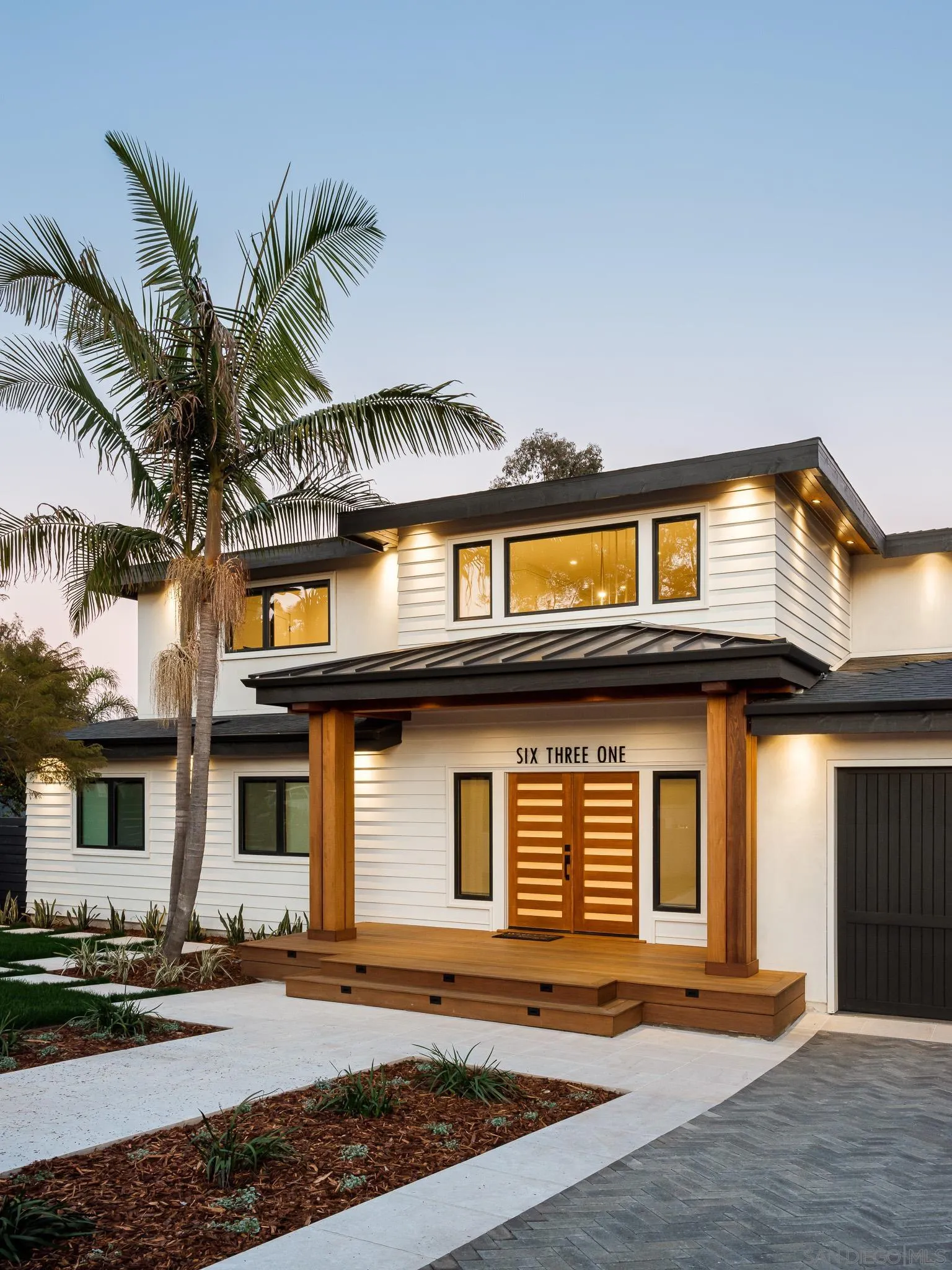 631 Stratford Drive Encinitas, CA 92024 - Photo 48 of 52 a front view of a house
