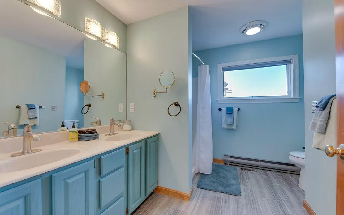 268 Atlantic Avenue Wells, ME 04090 - Photo 15 of 35 Bathroom