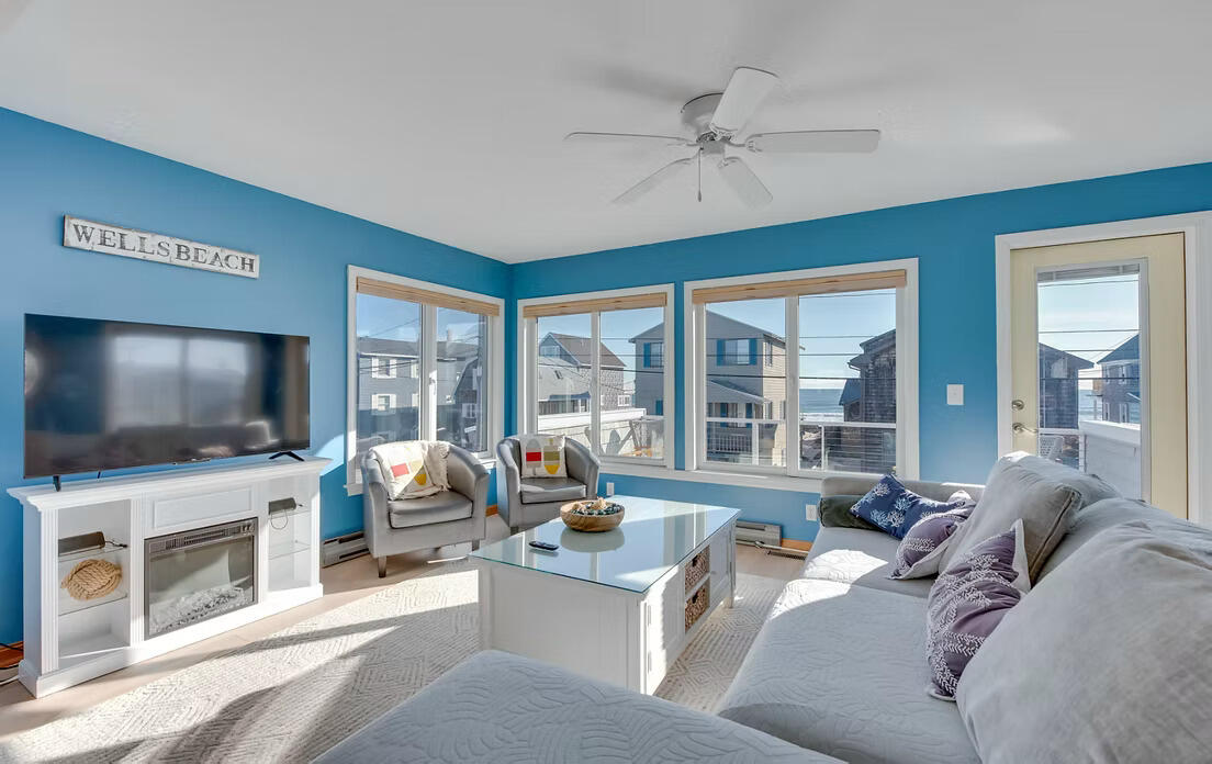 268 Atlantic Avenue Wells, ME 04090 - Photo 2 of 35 Living Room