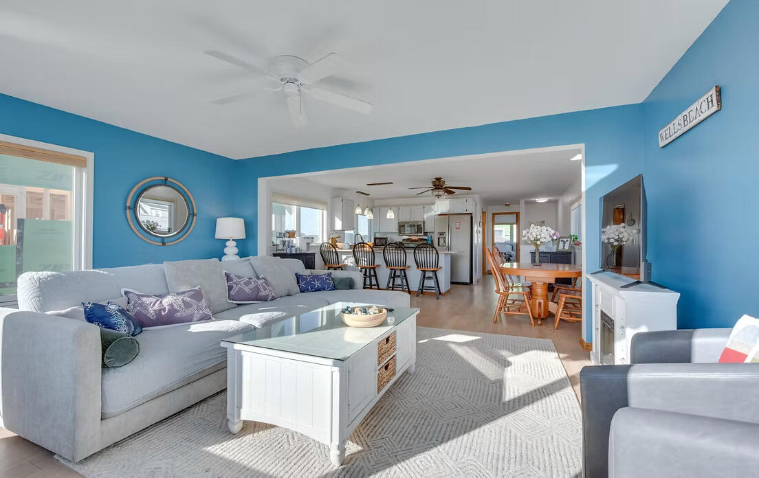 268 Atlantic Avenue Wells, ME 04090 - Photo 3 of 35 Living Room