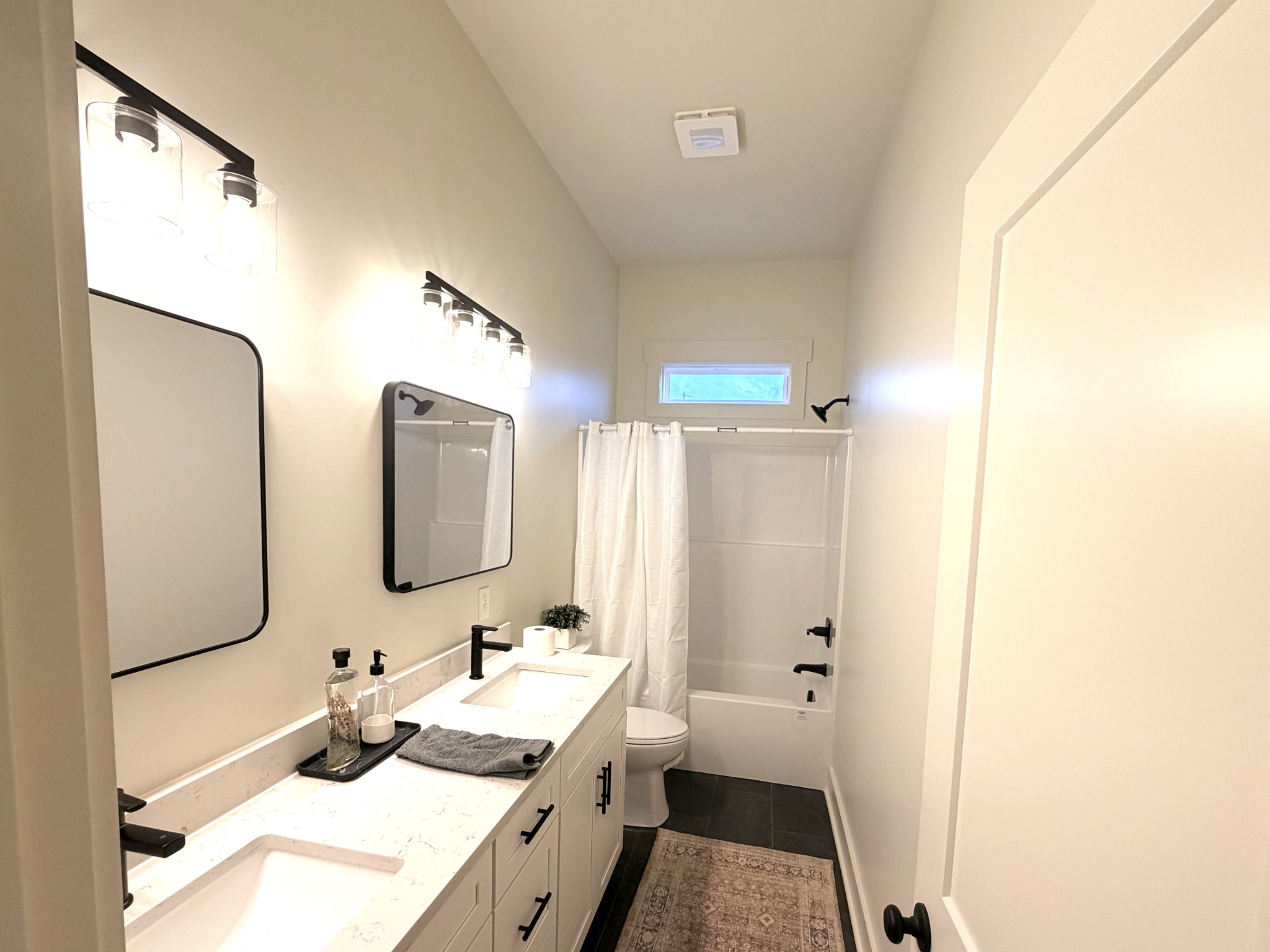 4031 Wells Road Springfield, TN 37172 - Photo 19 of 23 a bathroom with 2 sink tub and a mirror