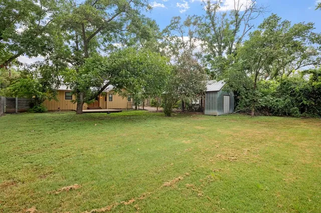 $1,800 | 411 West College Street, Fredericksburg, TX 78624
