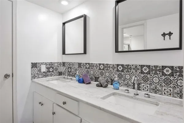 $1,850 | 5881 Preston View Boulevard, Unit 215, Dallas, TX 75240