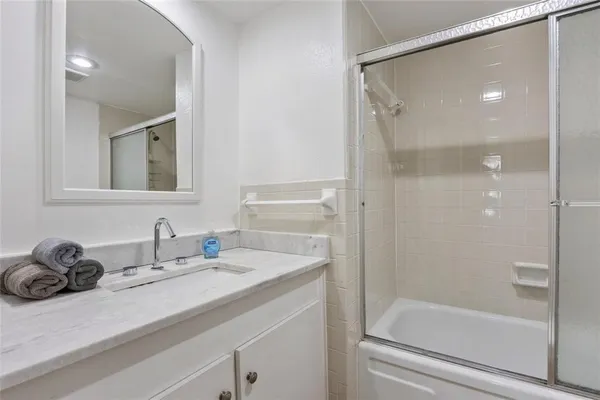 $1,850 | 5881 Preston View Boulevard, Unit 215, Dallas, TX 75240