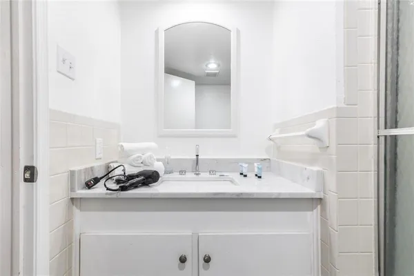 $1,850 | 5881 Preston View Boulevard, Unit 215, Dallas, TX 75240