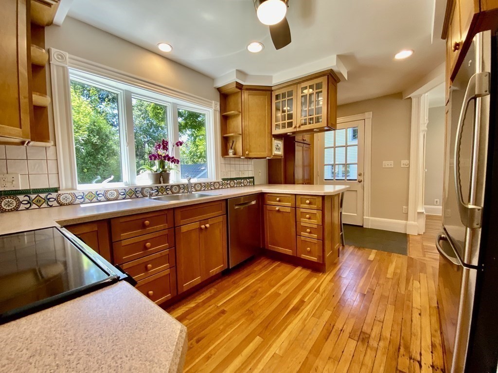 12 Walnut Street Needham, MA 02492 - Photo 11 of 32