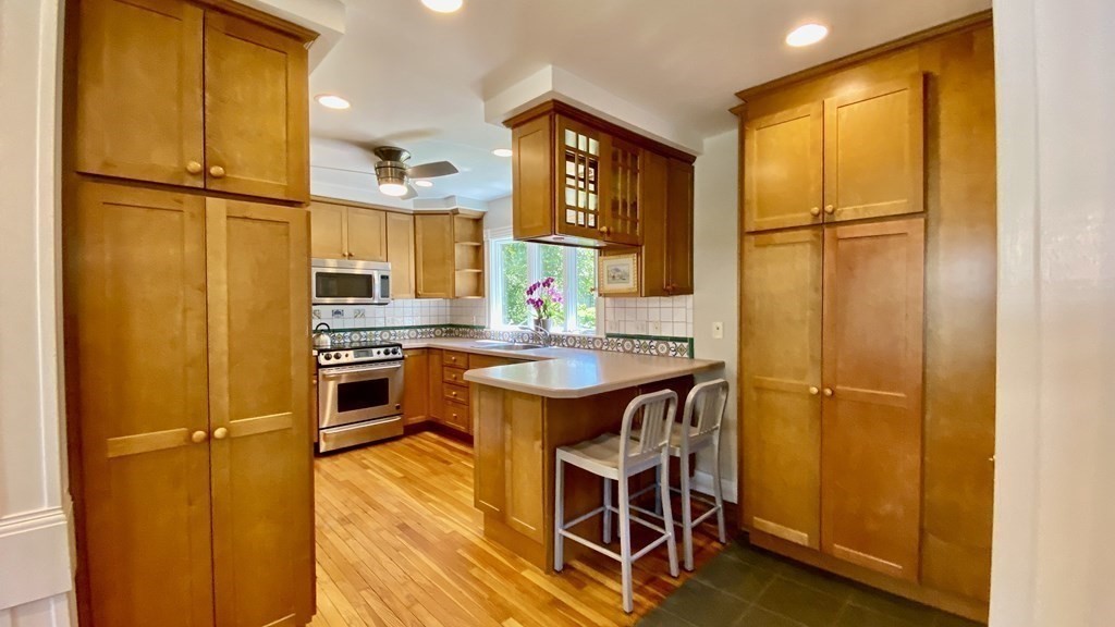 12 Walnut Street Needham, MA 02492 - Photo 9 of 32