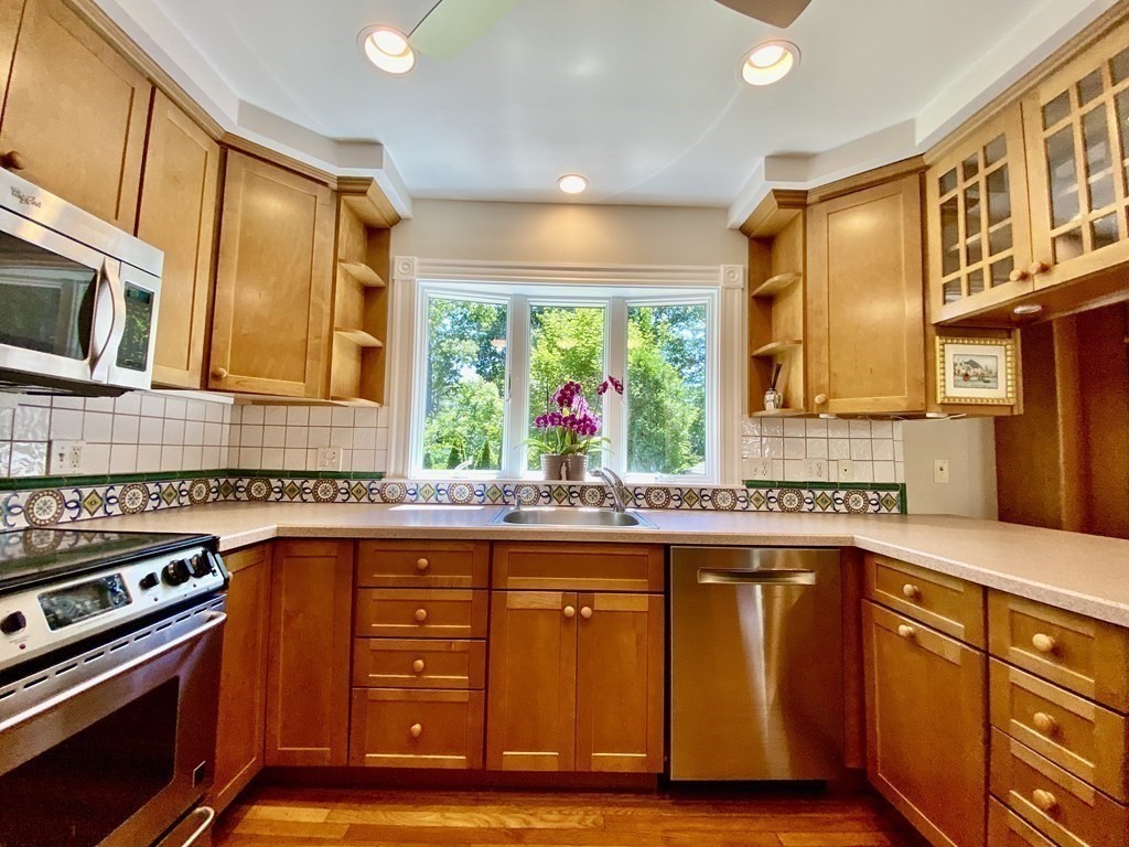 12 Walnut Street Needham, MA 02492 - Photo 10 of 32