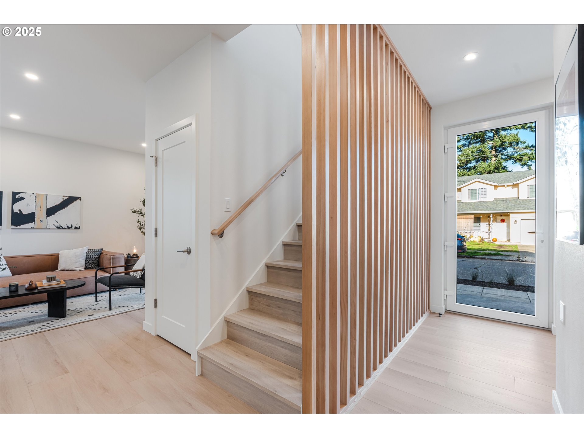 5486 Southeast Boise Street Portland, OR 97206 - Photo 5 of 47 Entrance/Foyer