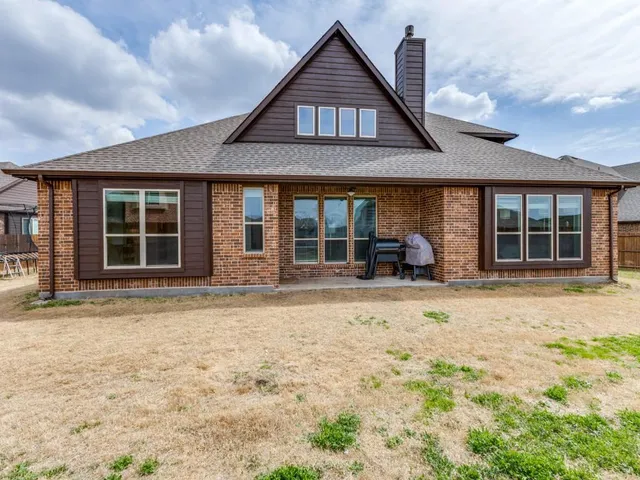 a house view with a outdoor space