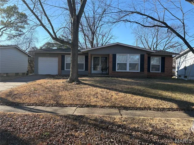$180,000 | 700 Sherwood Drive, Florissant, MO 63031