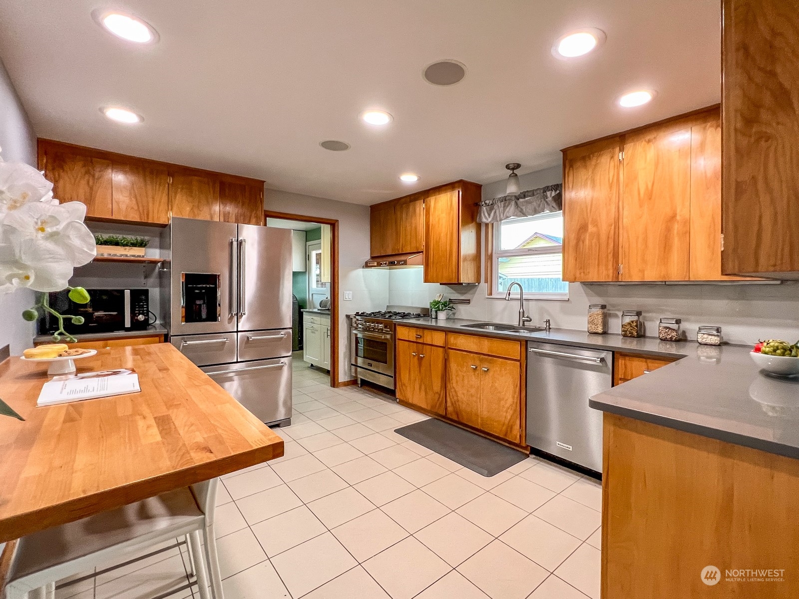 4751 Stephens Avenue Carnation, WA 98014 - Photo 10 of 31 Gallery Image 10