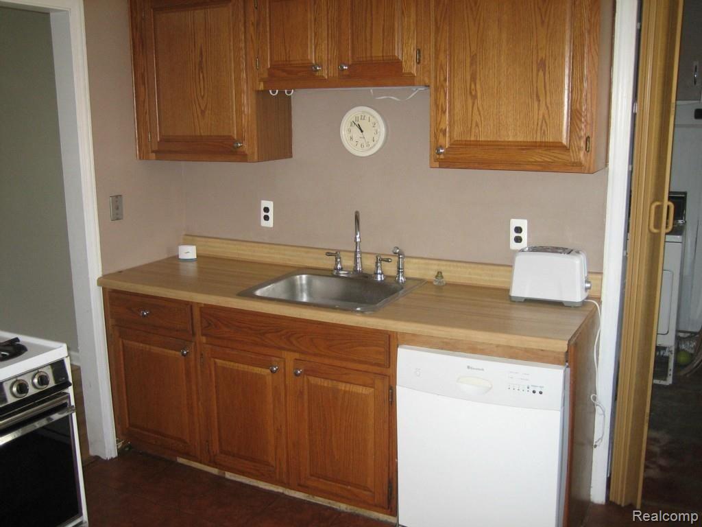 3118 Starr Road Royal Oak, MI 48073 - Photo 13 of 28 IMG_5777.jpg