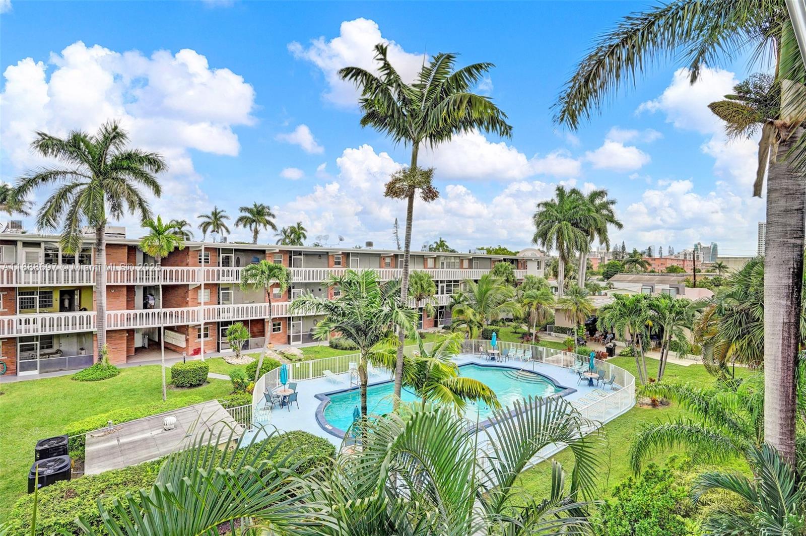 141 Northeast 10th Avenue, Unit 27A Hallandale Beach, FL 33009 - Photo 24 of 33