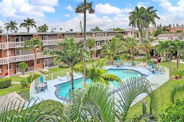 $165,000 | 141 Northeast 10th Avenue, Unit 27A, Hallandale Beach, FL 33009