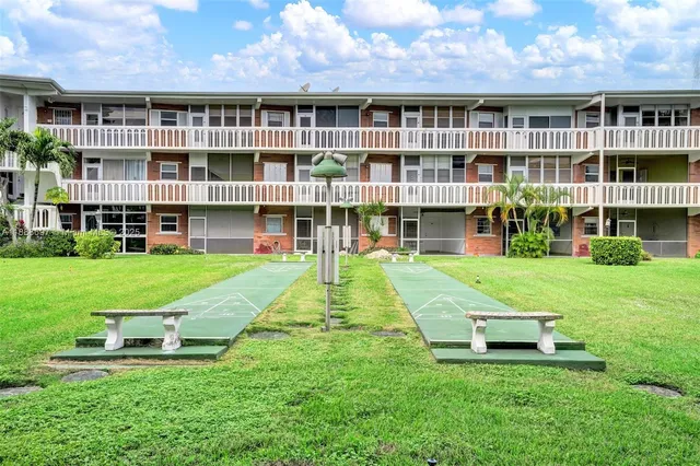 $165,000 | 141 Northeast 10th Avenue, Unit 27A, Hallandale Beach, FL 33009