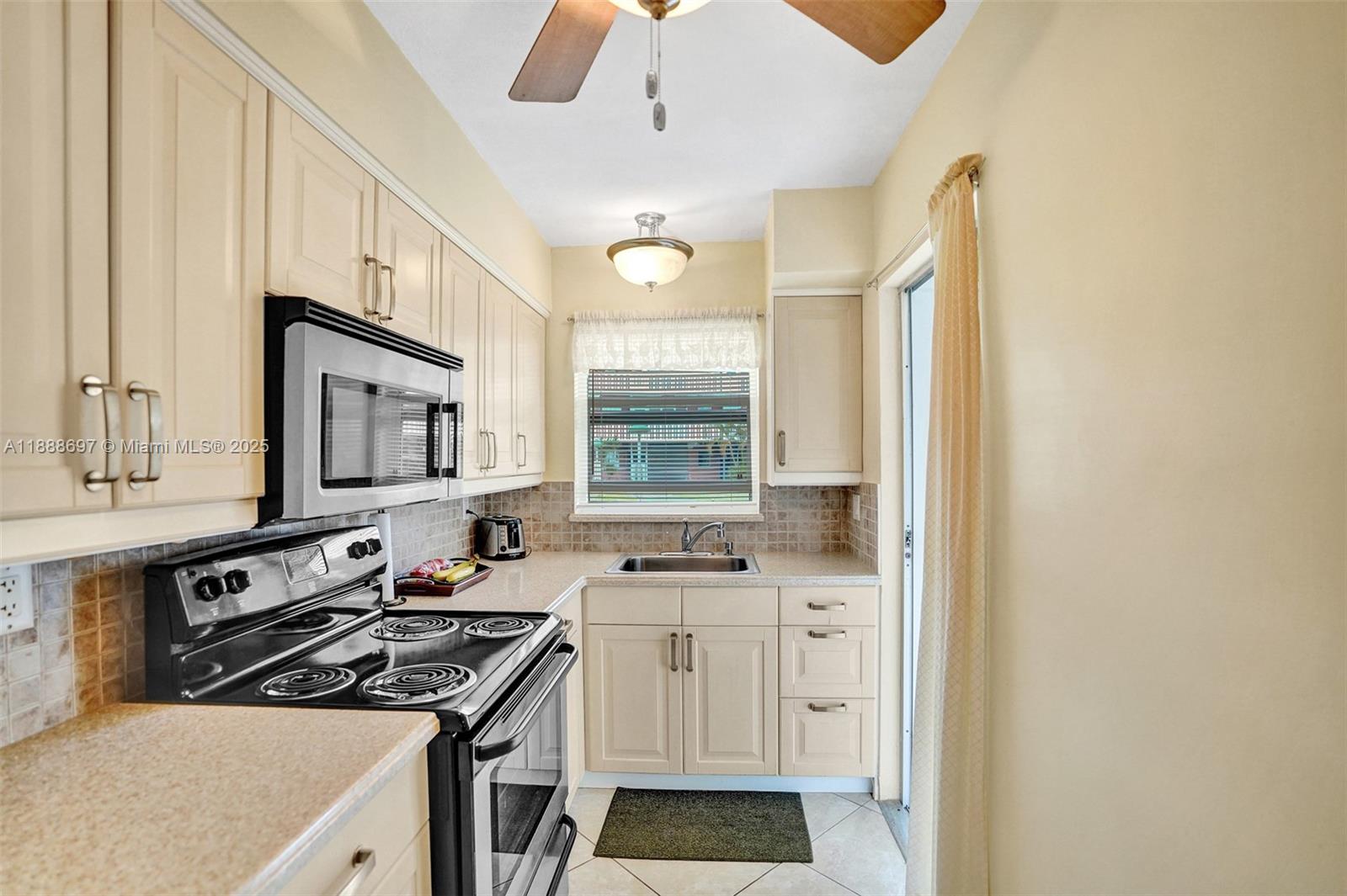 141 Northeast 10th Avenue, Unit 27A Hallandale Beach, FL 33009 - Photo 8 of 33