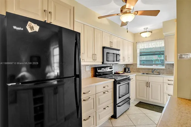 $165,000 | 141 Northeast 10th Avenue, Unit 27A, Hallandale Beach, FL 33009