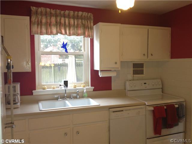 7517 Roswell Road Henrico, VA 23229 - Photo 15 of 24 Kitchen