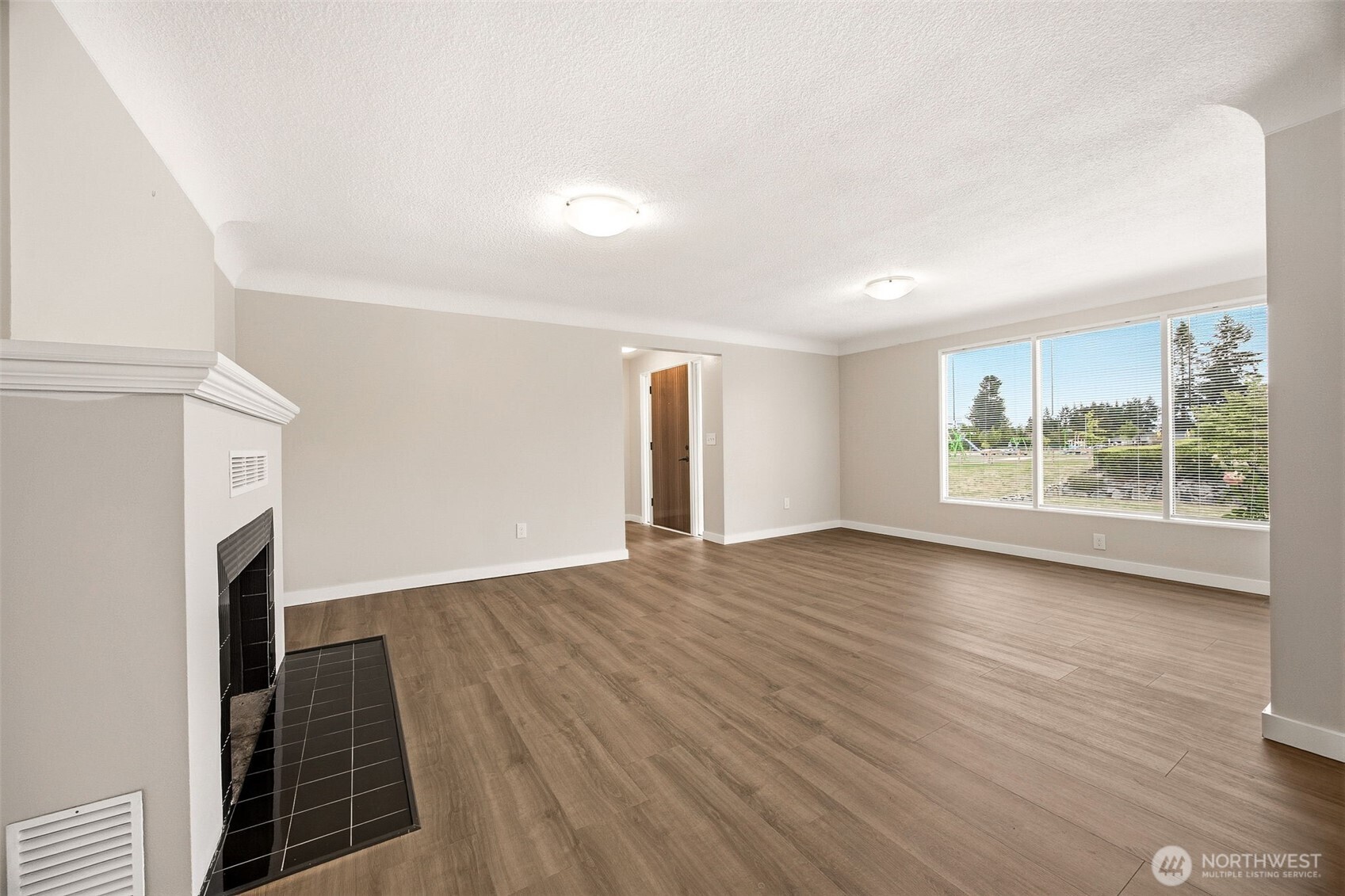 4832 Rucker Avenue Everett, WA 98203 - Photo 5 of 37