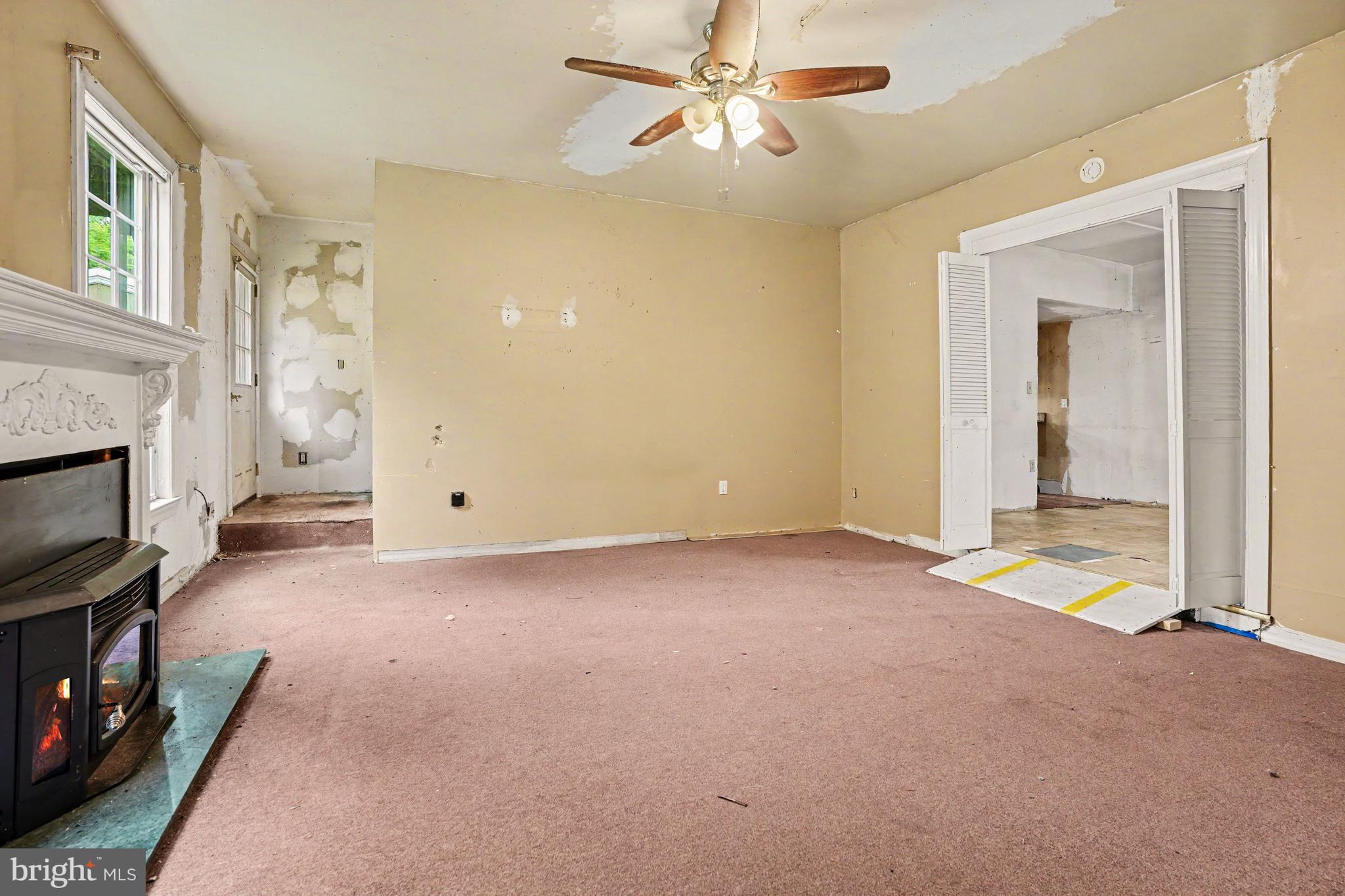 856 Old Forge Road New Cumberland, PA 17070 - Photo 4 of 42