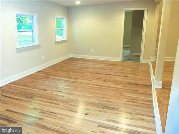 902 Fraser Road Glenside, PA 19038 - Photo 5 of 25 Gallery Image 5