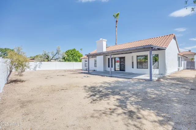 a view of a house with a backyard