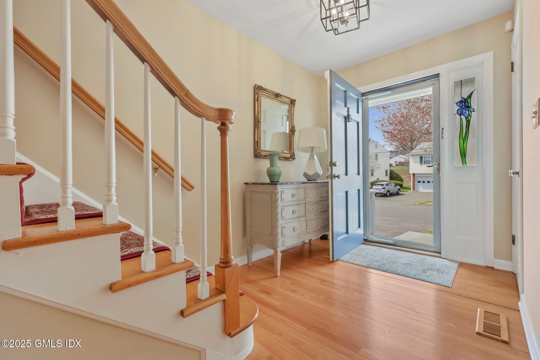 133 Lancer Road Riverside, CT 06878 - Photo 2 of 26 2-web-or-mls-133-lancer-rd