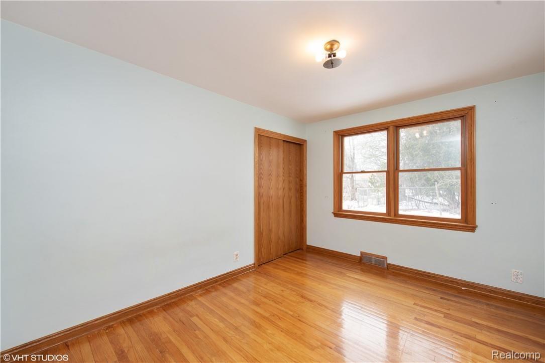 6876 Meadowlake Road Bloomfield Hills, MI 48301 - Photo 12 of 24 12_6876MEADOWLAKERD_2012_HiRes.jpg