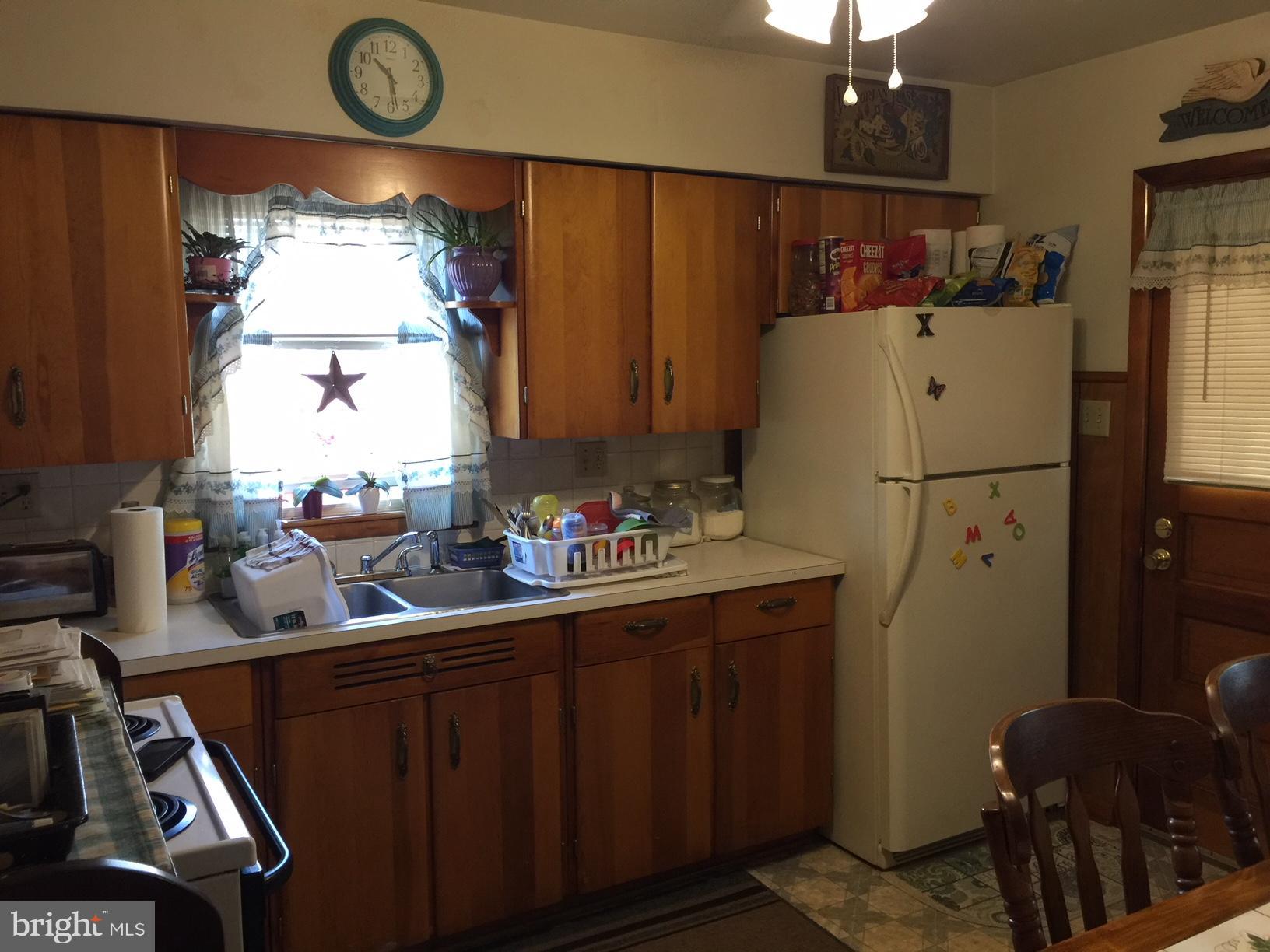 329 Wakefield Road Hagerstown, MD 21740 - Photo 7 of 19 Kitchen