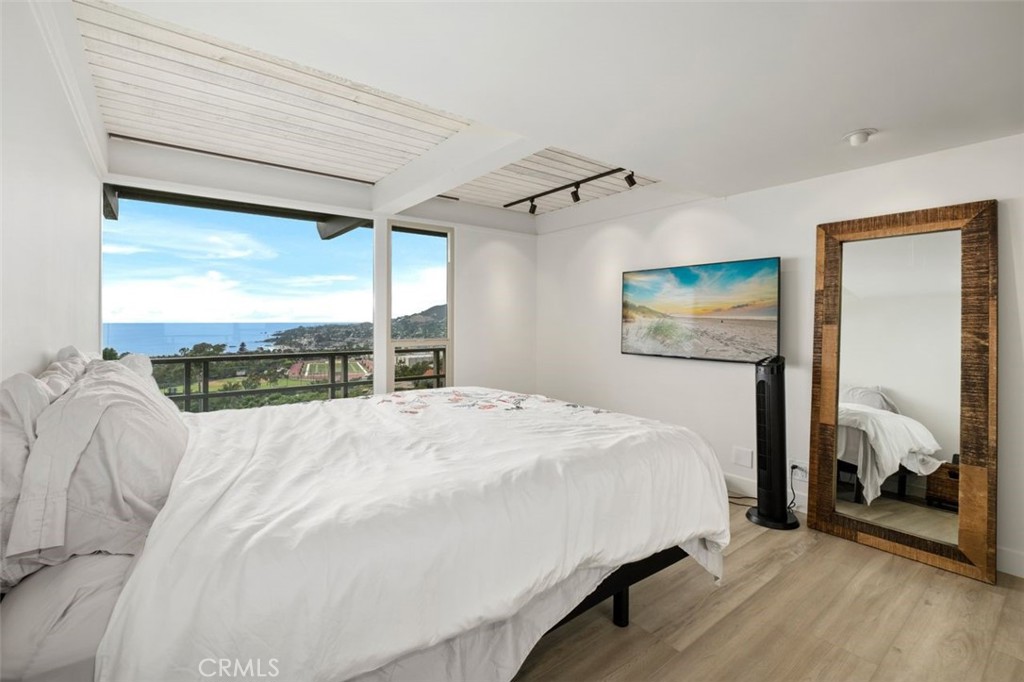 945 Coast View Drive Laguna Beach, CA 92651 - Photo 24 of 40 a bed sitting in a bedroom next to a window