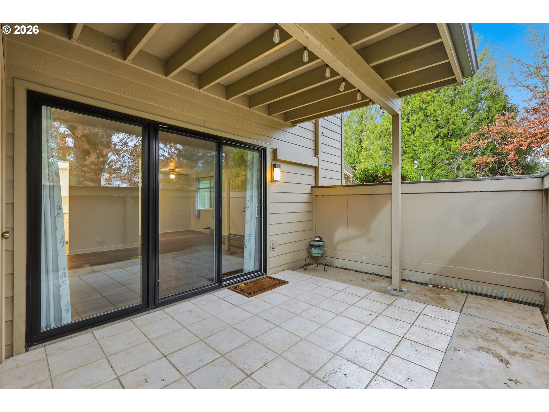 2001 Lake Isle Terrace Eugene, OR 97401 - Photo 28 of 36 a view of outdoor space