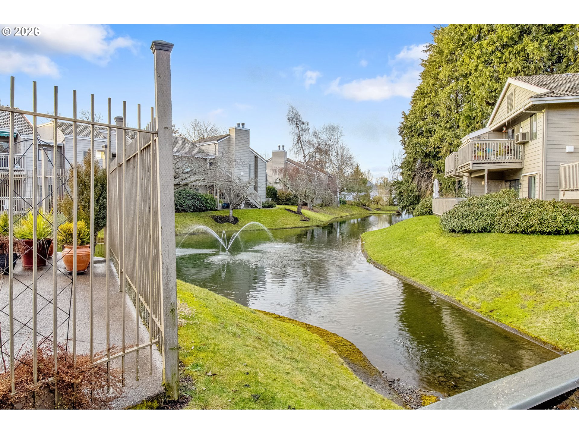 2001 Lake Isle Terrace Eugene, OR 97401 - Photo 33 of 36 a view of swimming pool