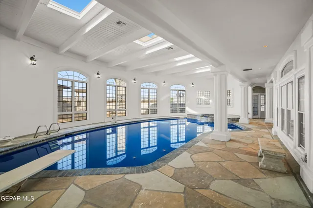 a picture of city view with lake view