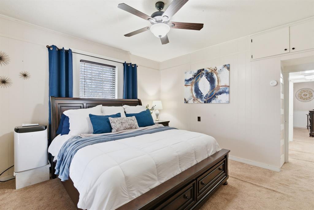 902 North Travis Street De Leon, TX 76444 - Photo 21 of 34 a bedroom with bed and a window