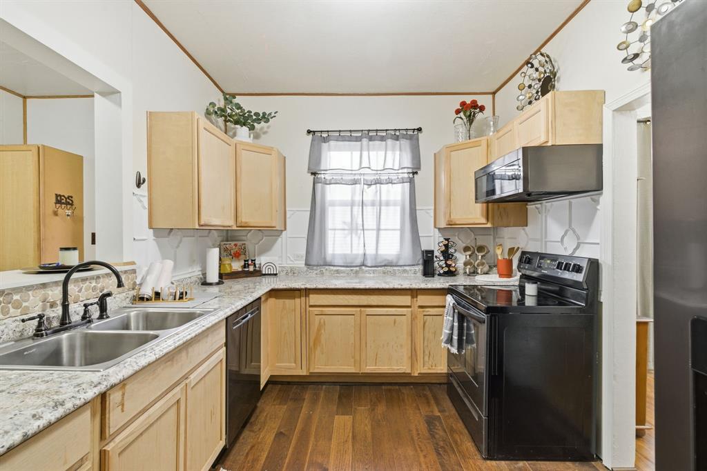 902 North Travis Street De Leon, TX 76444 - Photo 24 of 34 a kitchen with a sink stove and refrigerator