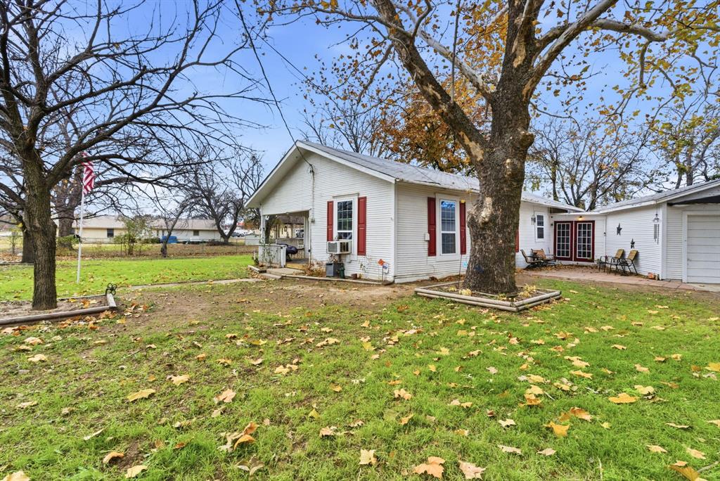 902 North Travis Street De Leon, TX 76444 - Photo 3 of 34 a view of a house with backyard and tree s