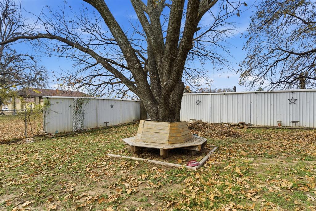 902 North Travis Street De Leon, TX 76444 - Photo 32 of 34