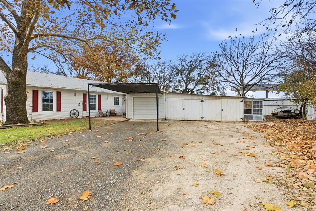 902 North Travis Street De Leon, TX 76444 - Photo 4 of 34 a front view of a house with a yard and trees