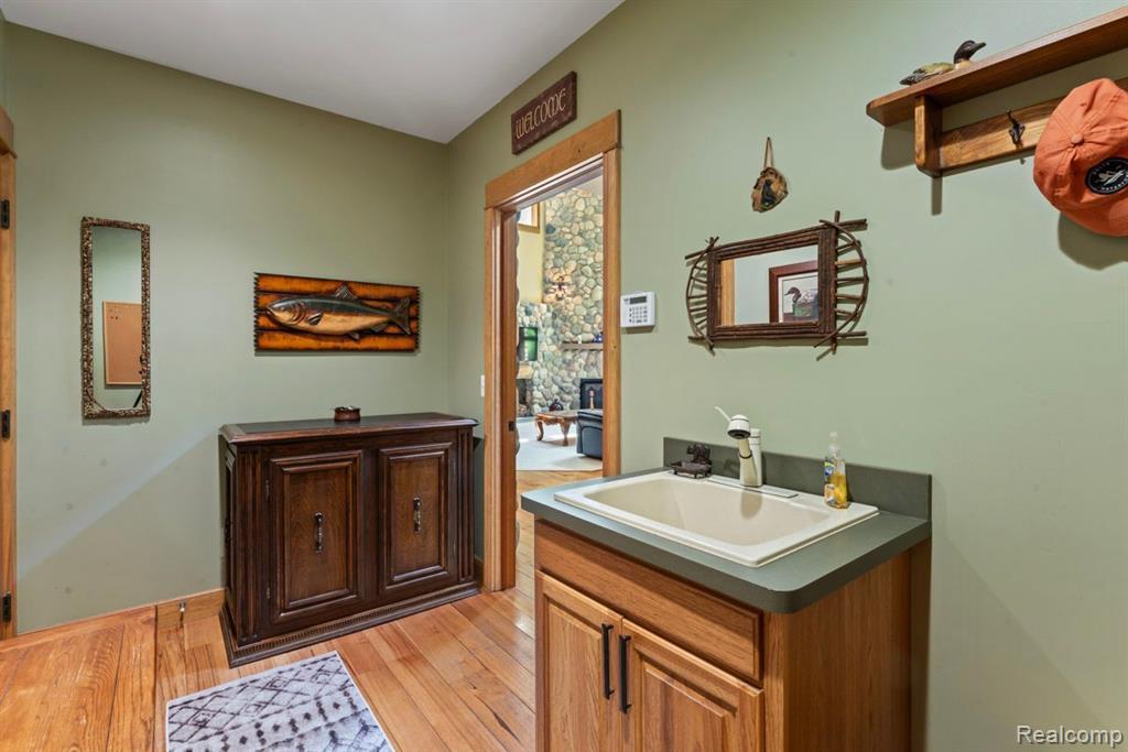 4335 Rohr Road Waterford, MI 48329 - Photo 38 of 55 Gallery Image 38