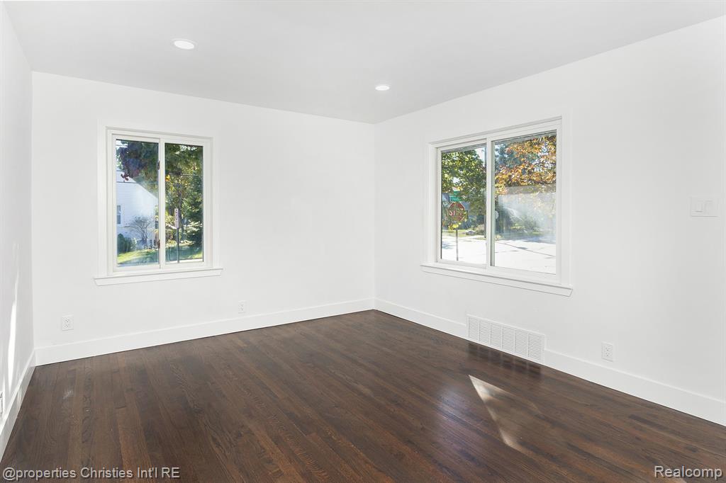 3802 Durham Road Royal Oak, MI 48073 - Photo 5 of 30
