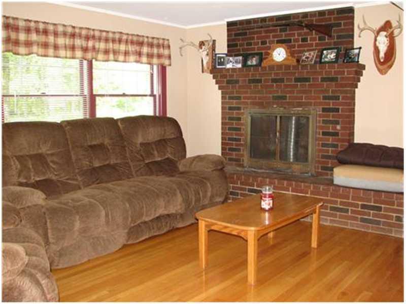 2669 Belfast Road Lincolnville, ME 04849 - Photo 6 of 10 Living Room.