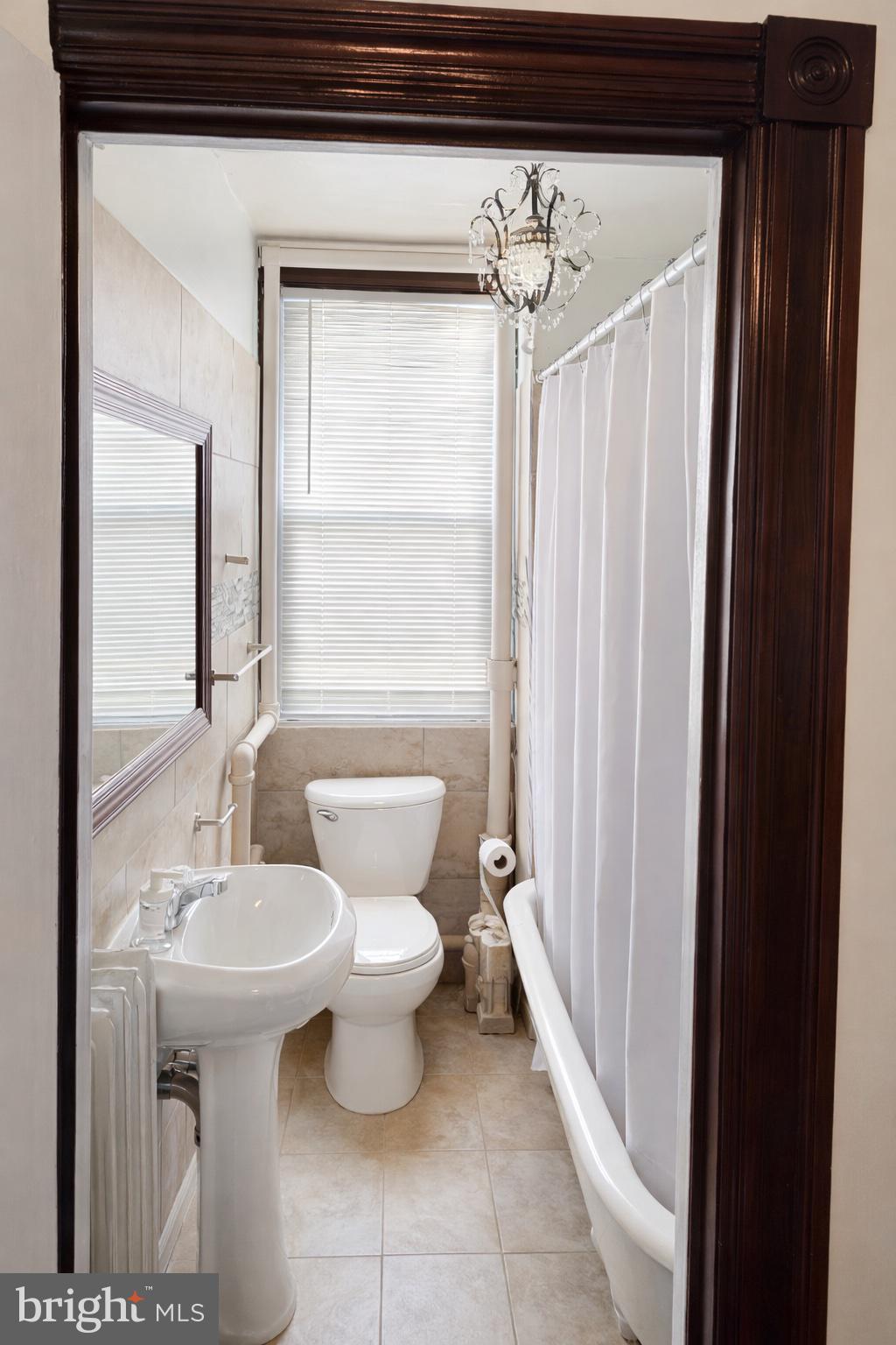 1122 Columbia Road Northwest Washington, DC 20009 - Photo 27 of 42 Third level bathroom 2 of 3