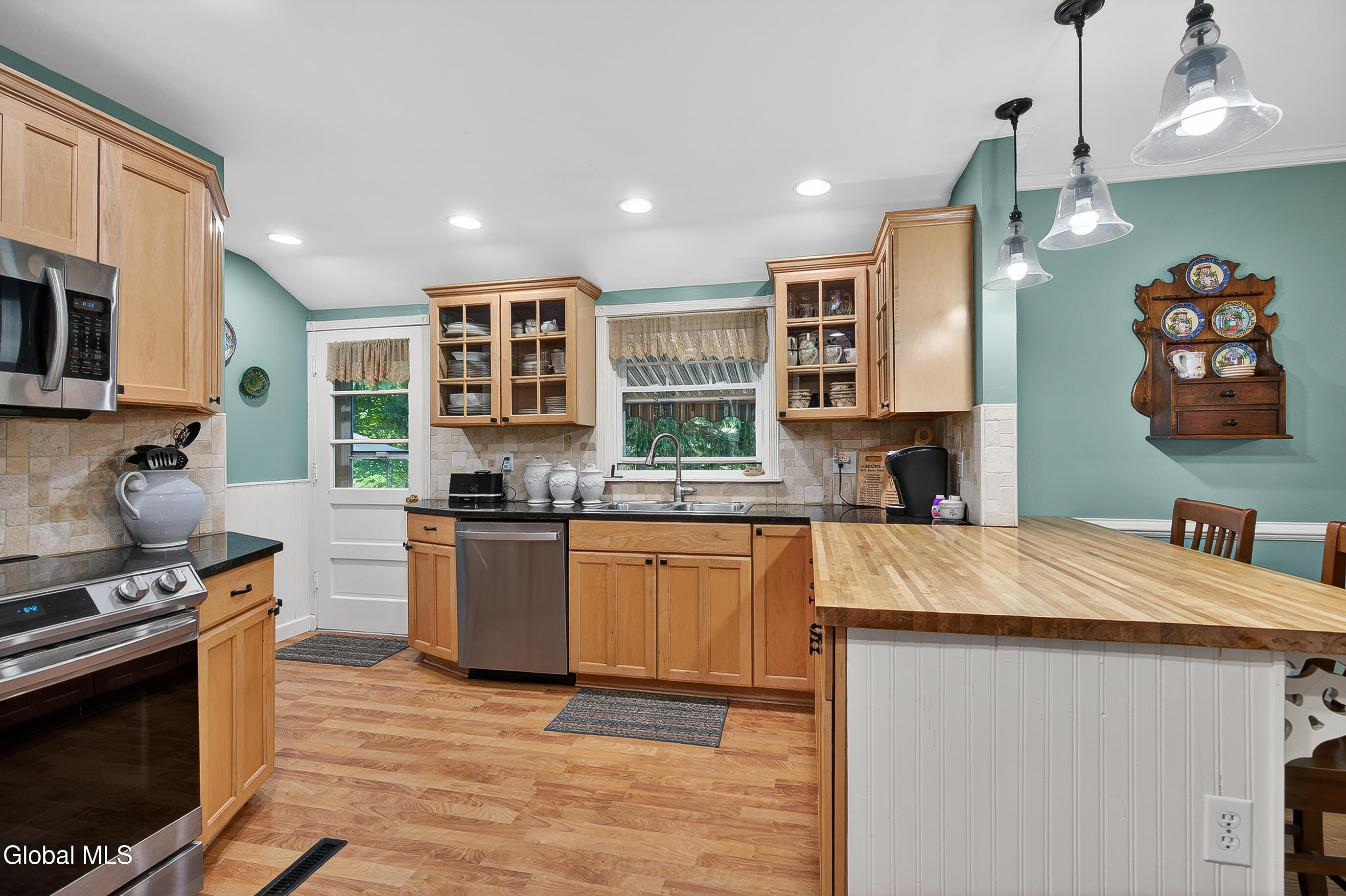 2 Avon Road Bethlehem, NY 12054 - Photo 19 of 40 032-2-Avon-Road-Delmar-NY-12054