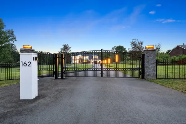 $3,900,000 | Undisclosed Address, Norwich, CT 06360