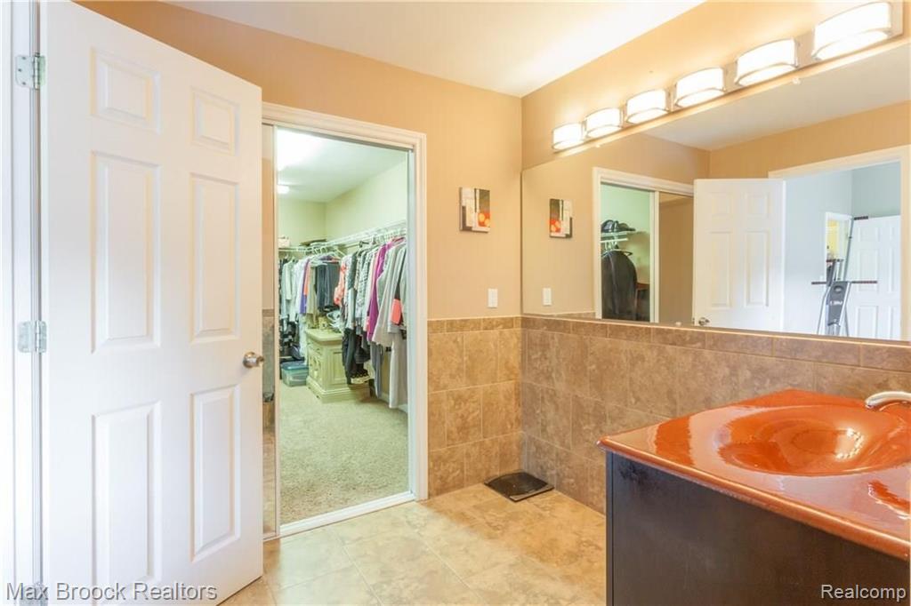2223 Crystal Drive, Unit 24 Rochester Hills, MI 48309 - Photo 22 of 41