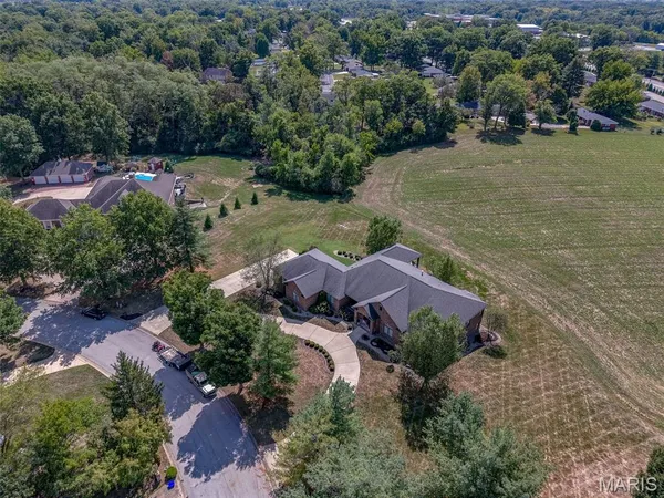 $1,100,000 | 4715 Richland Woods Court, Alton, IL 62002