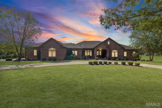 $1,200,000 | 4715 Richland Woods Court, Alton, IL 62002